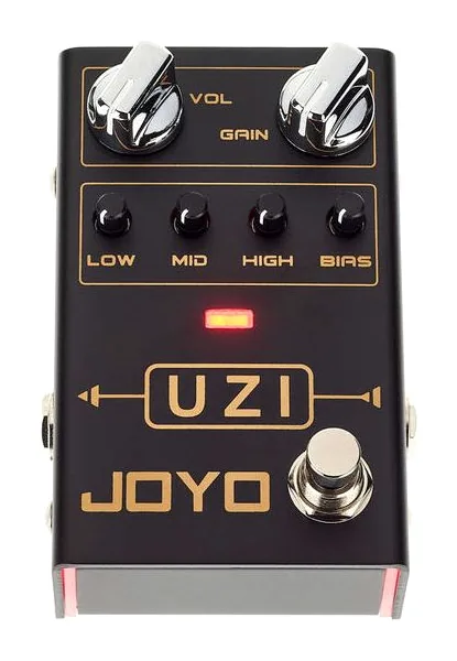 Joyo R-03 Uzi Distortion, footswitch in primo piano