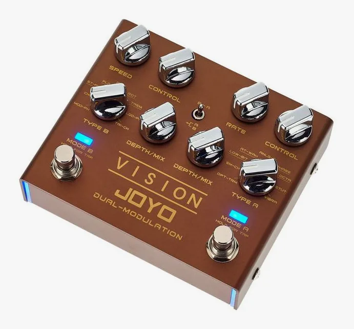 Joyo R-09 Vision Dual Mod, footswitch in primo piano