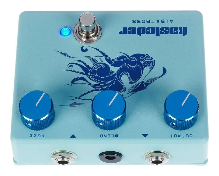 Kasleder Albatross Bass Fuzz, footswitch in primo piano