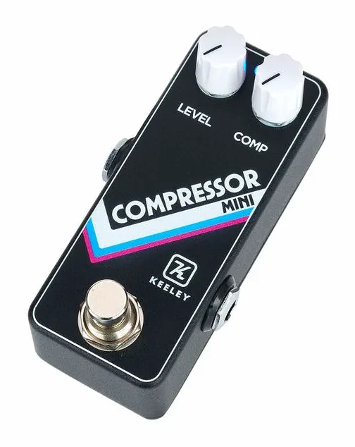 Keeley Compressor Mini inquadrato di fronte su sfondo neutro