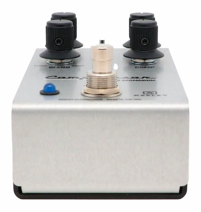 Keeley Compressor Plus Germanium, footswitch in primo piano
