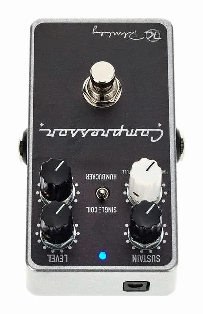 Keeley Compressor Plus, footswitch in primo piano