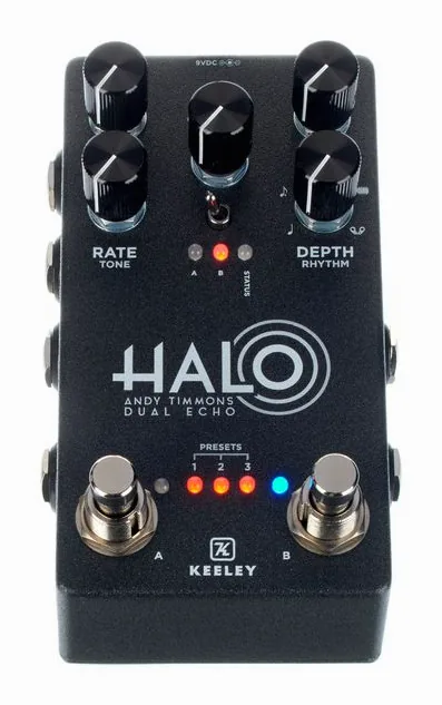 Keeley HALO Andy Timmons Dual Echo, footswitch in primo piano