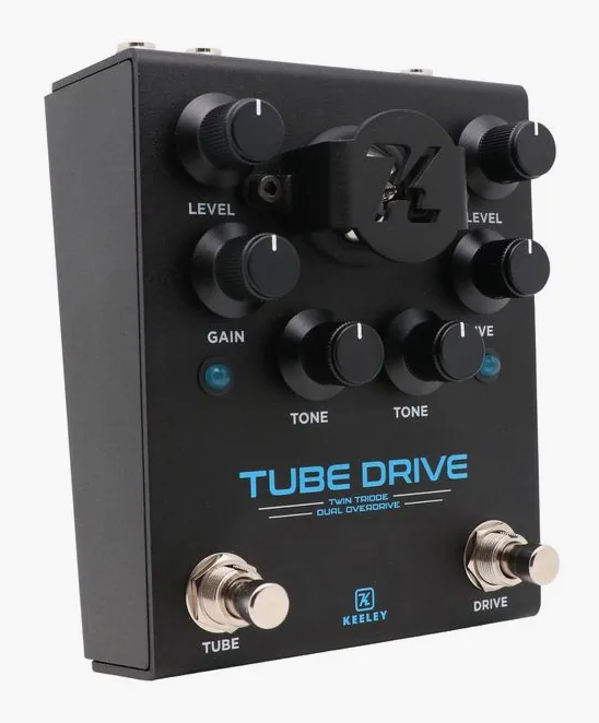 Keeley Tube Drive Overdrive inquadrato di fronte su sfondo neutro