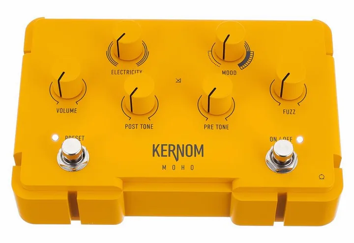 Kernom Moho Fuzz, footswitch in primo piano