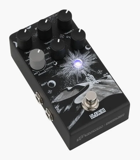 Klowra Everlast Stereo Delay, footswitch in primo piano