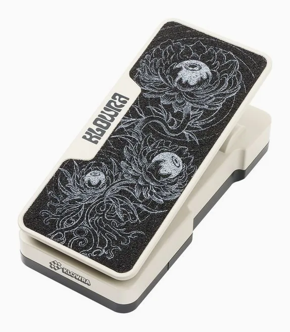 Klowra Mantra Dual Expression Pedal inquadrato di fronte su sfondo neutro