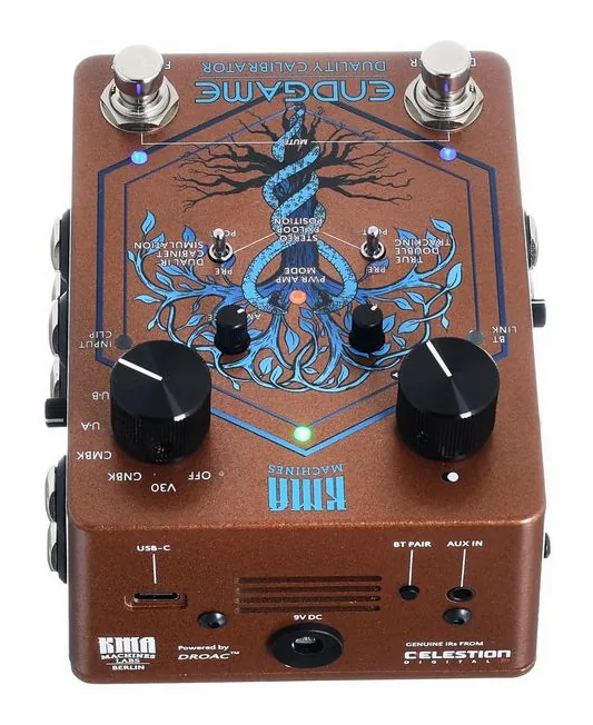 KMA Audio Machines Endgame Duality Calibrator, footswitch in primo piano