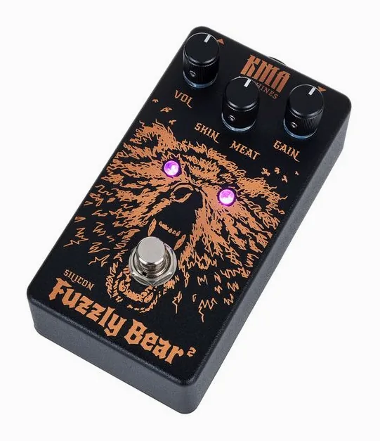 KMA Audio Machines Fuzzly Bear 2 Fuzz inquadrato di fronte su sfondo neutro