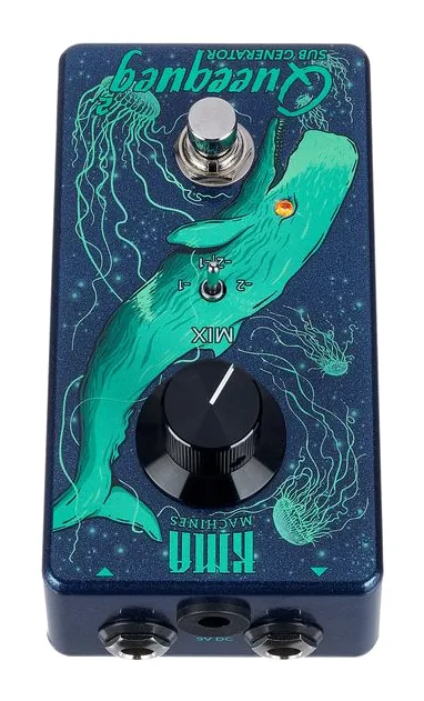 KMA Audio Machines Queequeg 2 Sub Oct. Generator, footswitch in primo piano