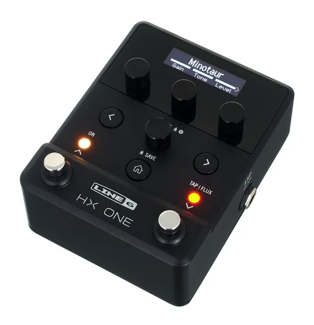 Line6 HX One inquadrato di fronte su sfondo neutro