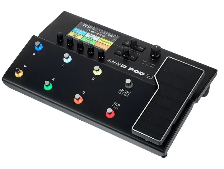 Line6 Pod GO inquadrato di fronte su sfondo neutro