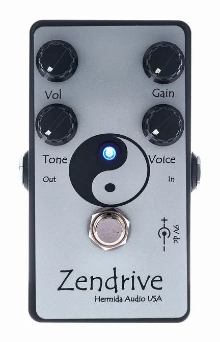Lovepedal Hermida Zendrive, footswitch in primo piano