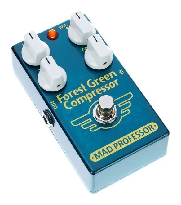 Mad Professor Forest Green Compressor Fact., footswitch in primo piano
