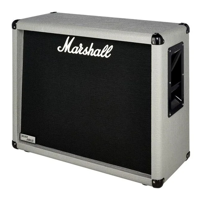 Marshall Silver Jubilee 2536 212 inquadrato di fronte su sfondo neutro