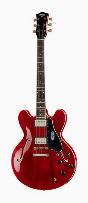 Maybach Capitol 59 Cherry Aged inquadrato di fronte su sfondo neutro