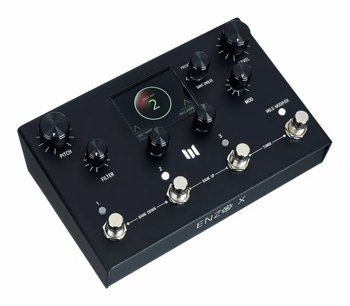 Meris Enzo X Black Limited Ed., footswitch in primo piano