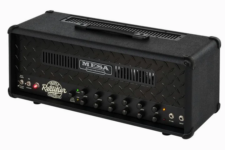 Mesa Boogie 90s Triple Rectifier inquadrato di fronte su sfondo neutro