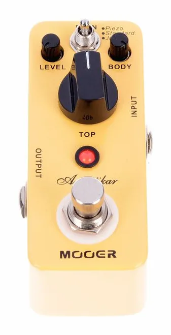 Mooer Acoustikar, footswitch in primo piano