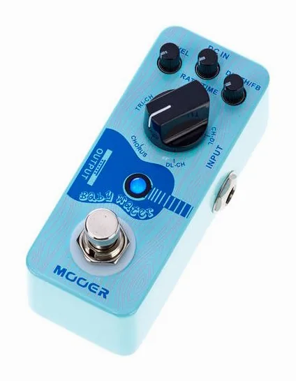 Mooer Baby Water inquadrato di fronte su sfondo neutro