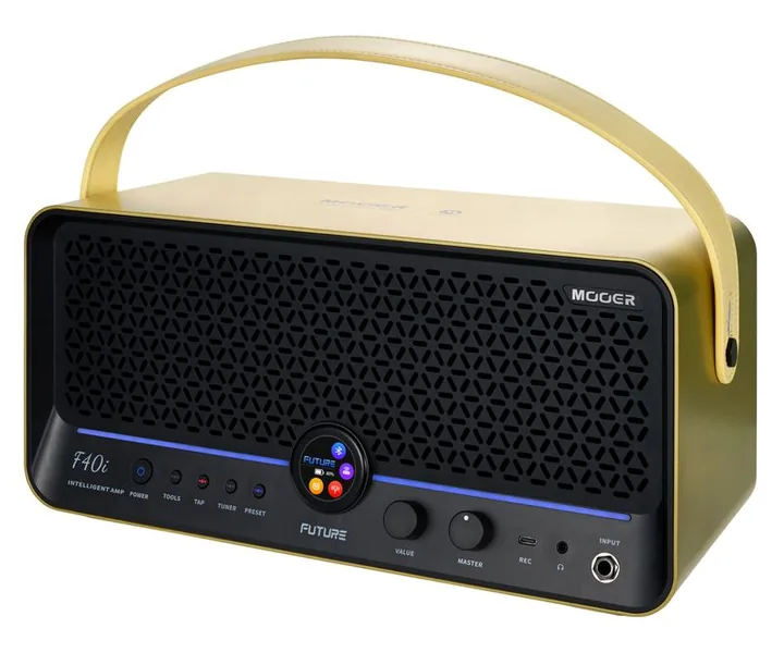 Mooer F40i Model. Guitar Combo IG, logo e finiture del pannello frontale