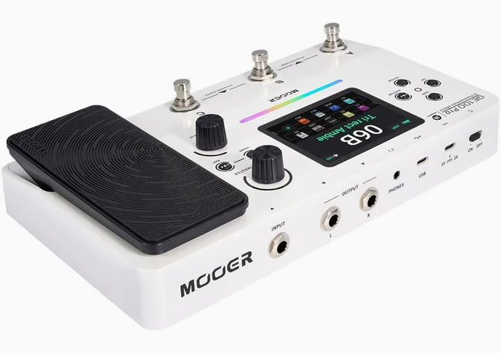 Mooer GE 100 Pro Guitar Multi, connettori sul retro dell'unita