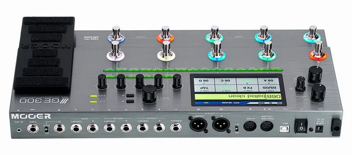 Mooer GE 300 Amp Modeling, led e interruttore a pedale