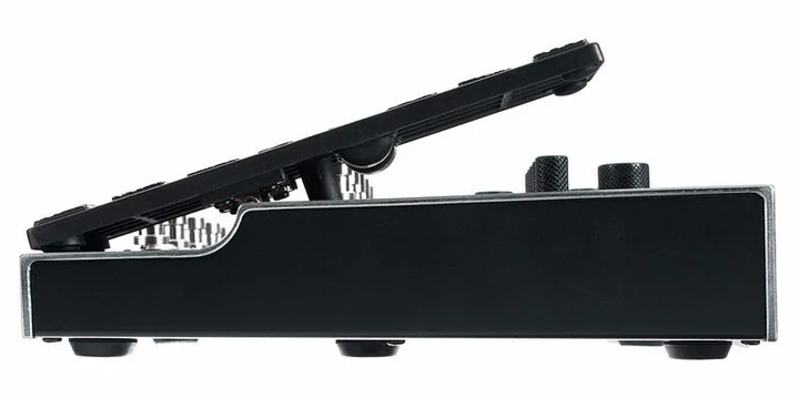 Mooer GE 300 Amp Modeling, manopole viste dall'alto