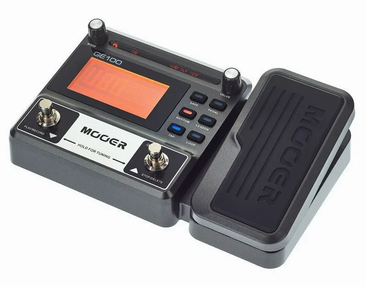 Mooer GE100 Box Guitar Multi FX in primo piano frontale