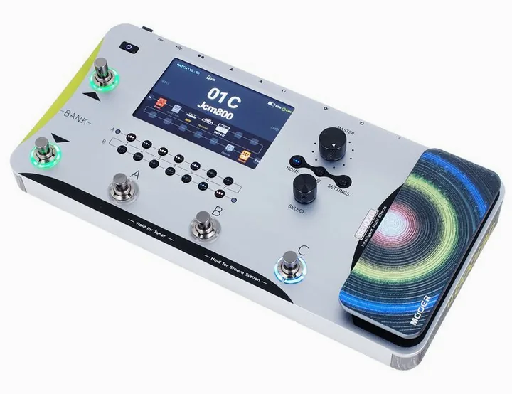 Mooer GE1000Li Amp Modelling & Multi in primo piano frontale