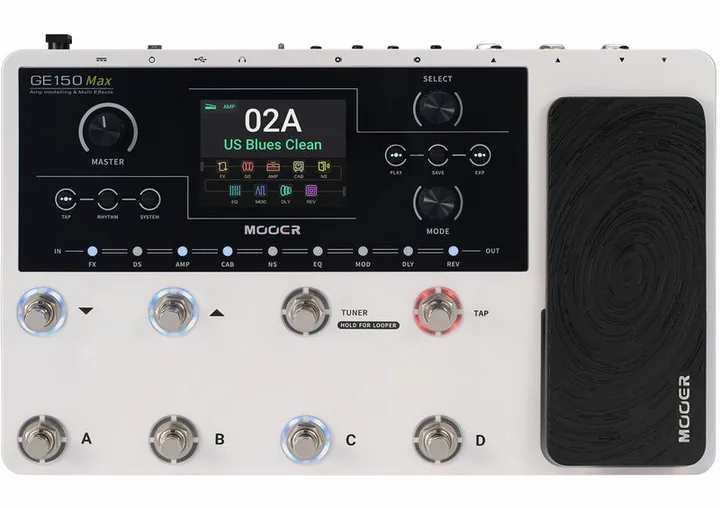 Mooer GE150 Max Amp Modeling, footswitch in primo piano