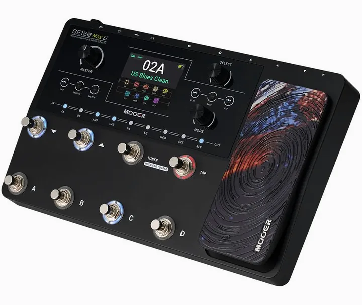 Mooer GE150 Max Li Amp Modeling inquadrato di fronte su sfondo neutro