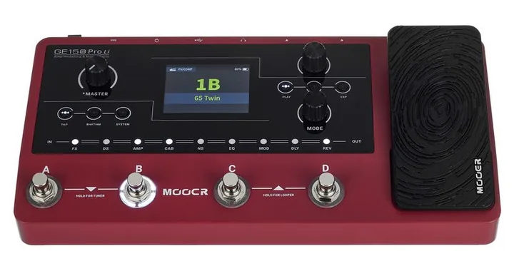 Mooer GE150 PRO Li Amp Modeling, footswitch in primo piano
