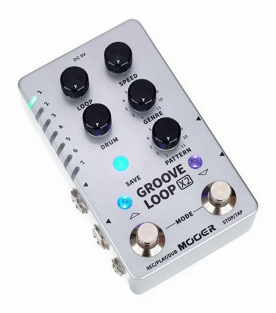 Mooer Groove Loop X2, footswitch in primo piano