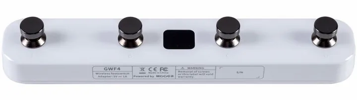 Mooer GTRS Wireless Footswitch White, footswitch in primo piano