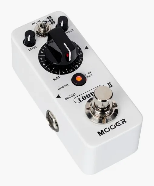 Mooer Micro Looper II, footswitch in primo piano