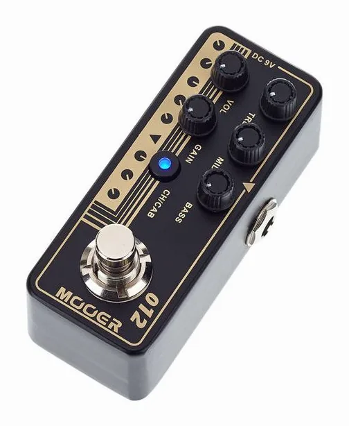 Mooer Micro PreAmp 012 US Gold 100 fotografato frontalmente