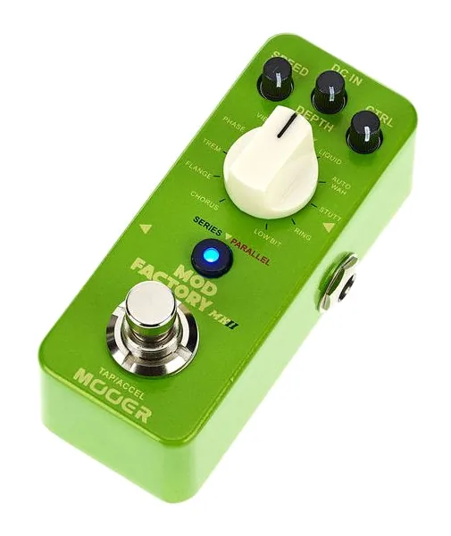 Mooer Mod Factory MKII in primo piano frontale