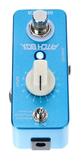 Mooer Pitch Box, footswitch in primo piano
