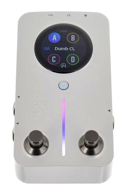 Mooer Prime M2-Multi Effects Silver, footswitch in primo piano
