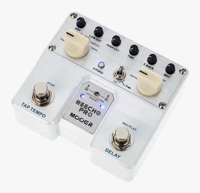 Mooer Reecho Pro Digital Delay Pedal in primo piano frontale