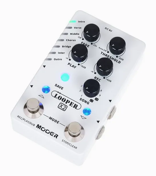 Mooer Stereo Looper X2 in primo piano frontale