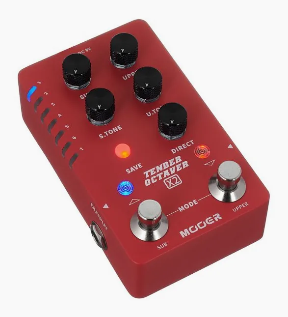 Mooer Tender Octaver X2, footswitch in primo piano