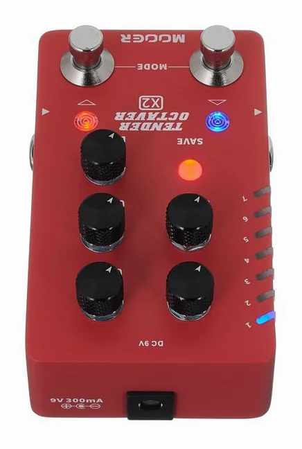 Mooer Tender Octaver X2, footswitch in primo piano