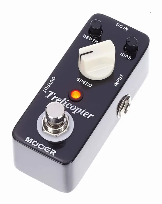 Mooer Trelicopter inquadrato di fronte su sfondo neutro