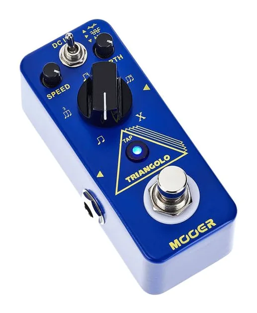 Mooer Triangolo - Digital Tremolo, footswitch in primo piano
