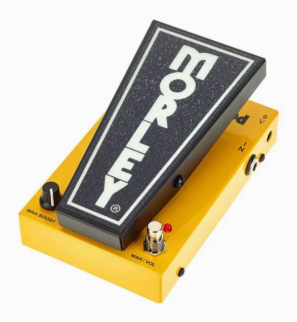 Morley 20/20 Power Wah Volume inquadrato di fronte su sfondo neutro