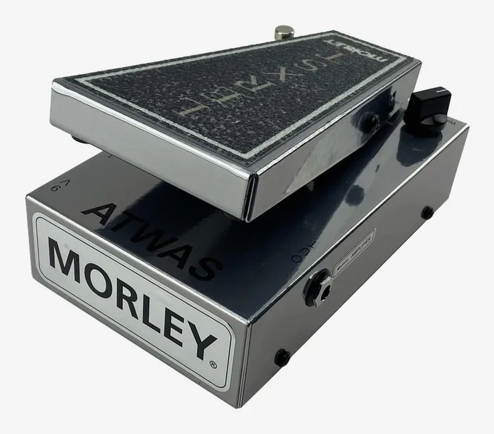 Morley Lerxst ATWAS Wah Volume, footswitch in primo piano