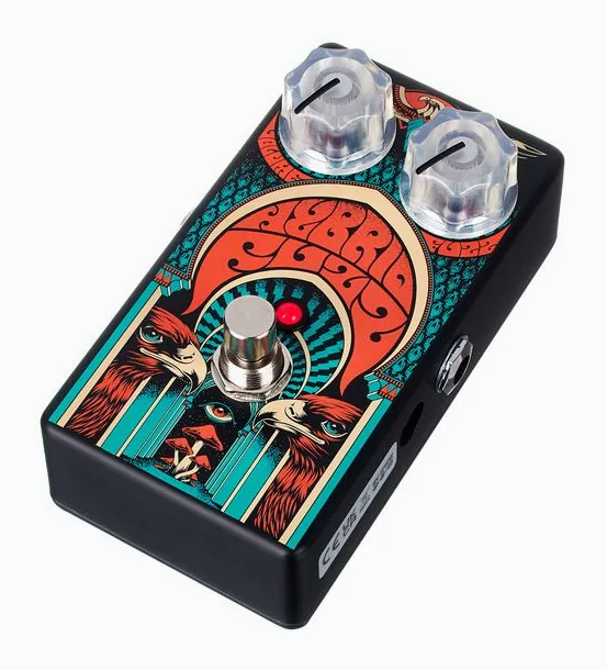 MXR Custom Shop Hybrid Fuzz inquadrato di fronte su sfondo neutro