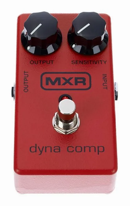 MXR Dyna comp 1976, footswitch in primo piano